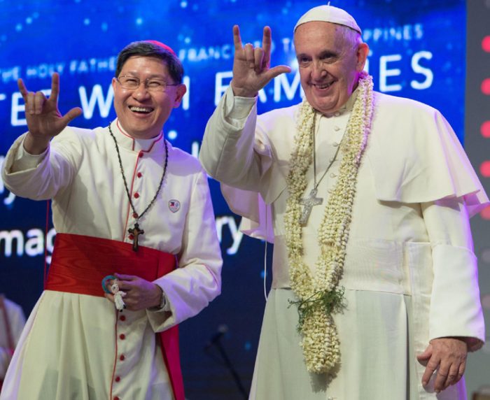 Pope Francis makes ILU {I love you}) [I zi love you} sign to deaf iFilipinos