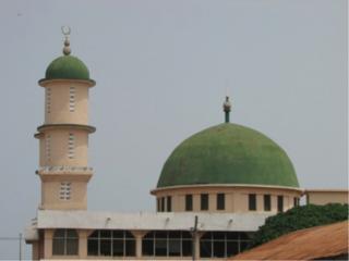Major mosque at centre of Tamale. All photos are by Sami Helewa, SJ