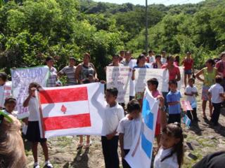 Two of the girls from St. Boniface Diocesan School carrying in the style of the women of El Faro. Source: Len Altilia.