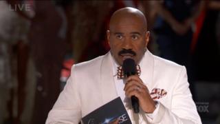 Steve Harvey announces the winner(?). Source: bold.global