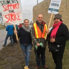 Jeffrey Burwell, SJ and strikers. Source: Jeffrey Burwell, SJ